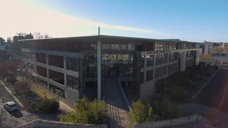 Universidad-Paul-Valery-De-Béziers-Vista-Aérea-De-Drones-Día-Soleado